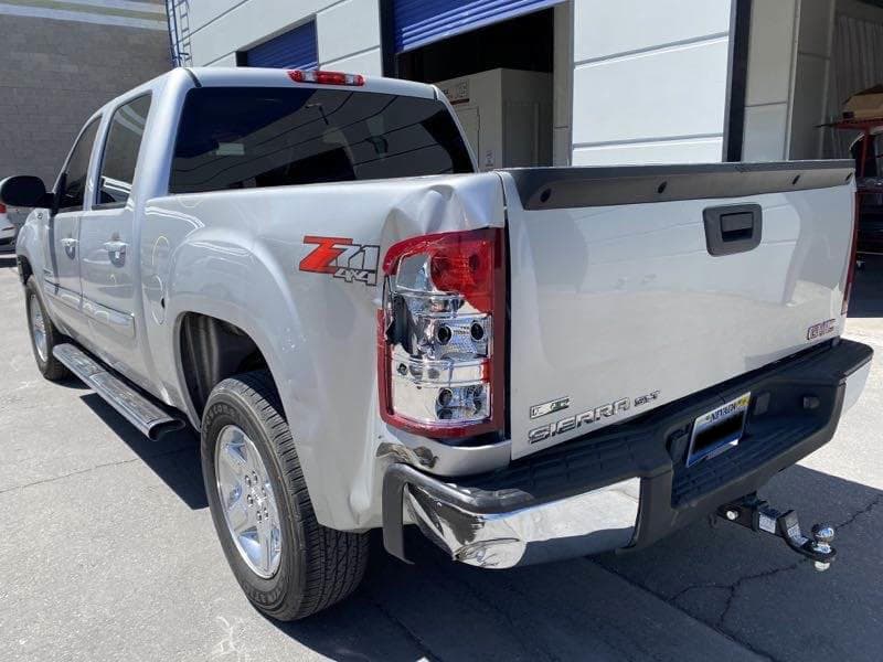 American Central Collision Center - Gallery Image